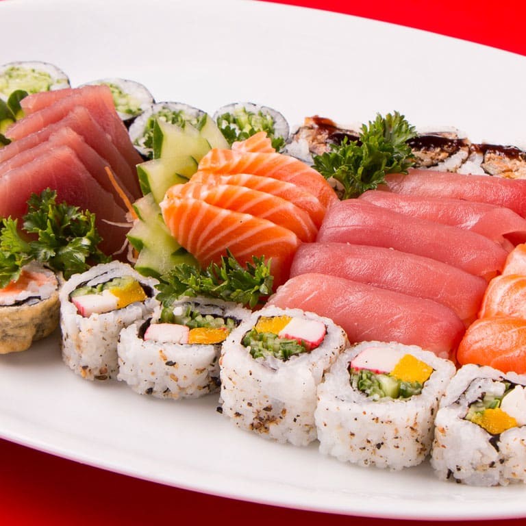 Sashmis: 5 atum + 5 salmão | sushis: 5 salmão + 5 atum * 5 Joy Com Geleia De Pimenta | makimonos:  5 skin roll + 5 Uramaki De Salmão +5 hot filadélfia