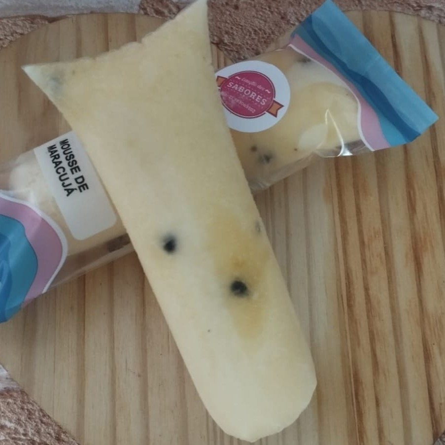 Apresentamos a nossa irresistível Mousse de Maracujá, uma delícia gourmet da linha Top. A textura super cremosa da mousse se une ao sabor vibrante do maracujá, uma fruta altamente apreciada e genuinamente brasileira. Uma opção perfeita para os amantes desse fruto tropical, oferecendo uma experiência gastronômica rica e memorável. Desfrute do melhor do Brasil em cada mordida!