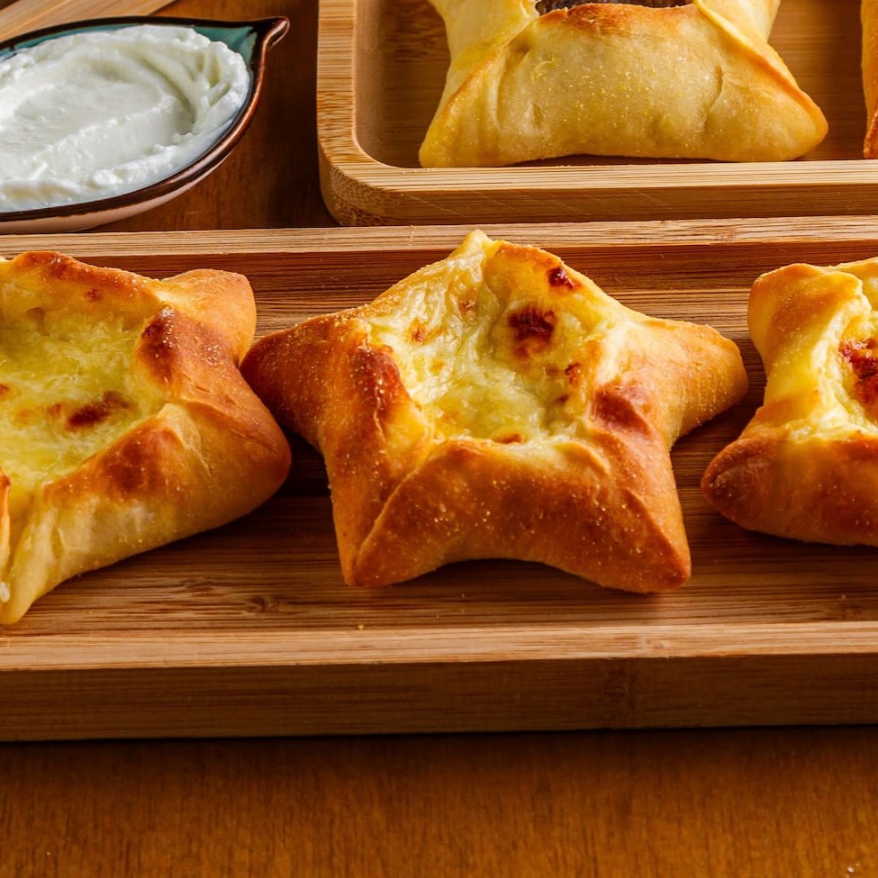 Esfiha recheada com queijo