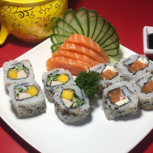 4 Sashimi De Salmão + 4 Uramaki De Salmão + 4 Uramaki Califórnia