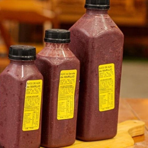 O açaí é um fruto rico em antioxidantes, vitaminas e minerais muito popular no Brasil.  Entãoo, que tal juntar o útil e agradável dessa maravilha com nosso Suco de Açaí! Você pode desfrutar de diversos benefícios dessa delícia para boa forma e saúde! *Batido com morangos e bananas 100% frutas.