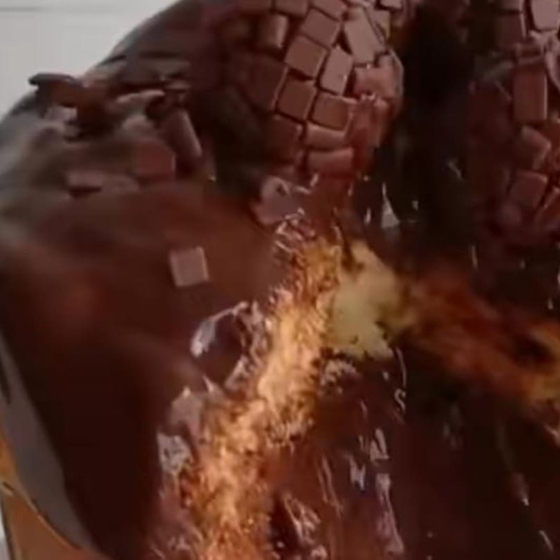 Temos panetone com recheio de brigadeiro  Temos com recheio de doce de leite  Temos de leite Ninho com Nutella  Temos de mousse de maracujá
