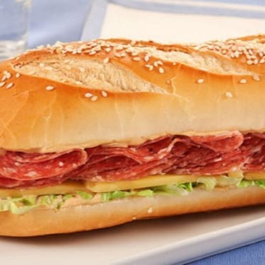 Delicioso Sanduiche De Salaminho Com Queijo Prato .