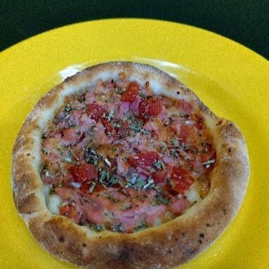 Presunto, mussarela, tomate e orégano