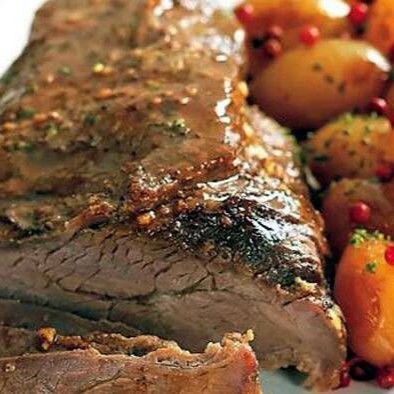 Acompanha : Arroz, feijão, batatas coradas e farofinha