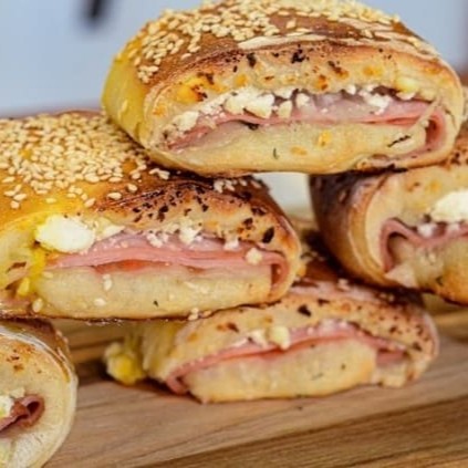 1un de Salgado recheado de frango, tamanho Lanche