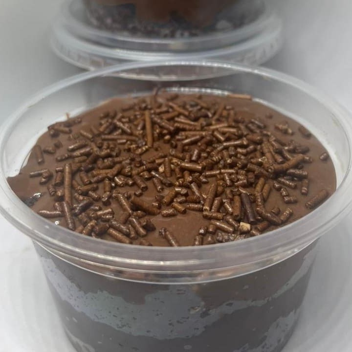 Delicioso bolo de pote sabor brigadeiro