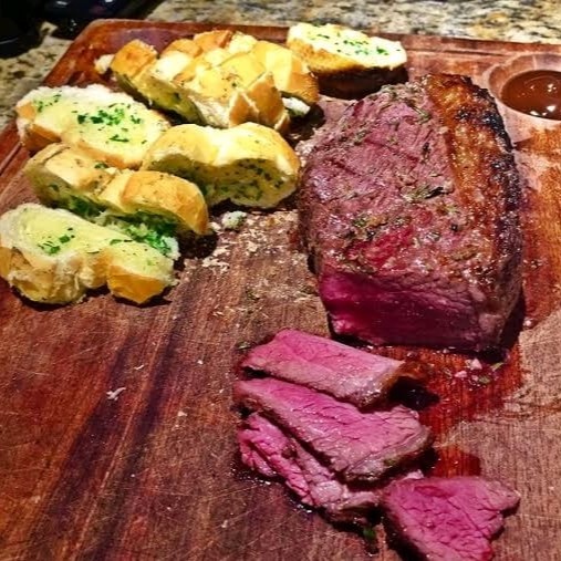 Acompanha: Farofa Da Casa, Arroz Branco, Batata Frita, Molho Vinagrete. Dois Paes De Alho + Coca Cola 1.5l