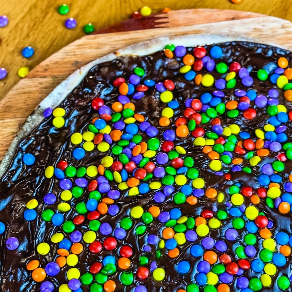 Leite condensado, chocolate da casa e confete