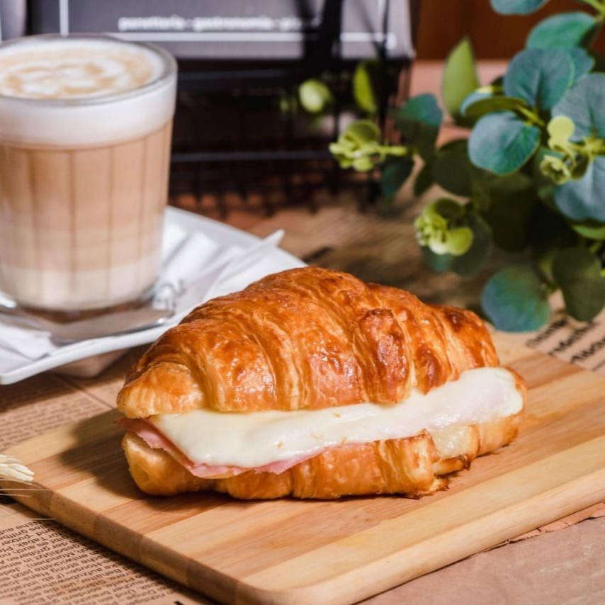 Presunto, queijo curado e canastra.