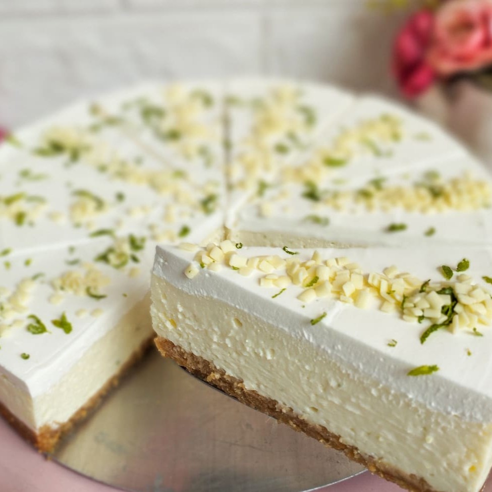 Maravilhosa torta de limão fatia perfeita geladinha , que vai cativar você . Com um delicioso mousse de limão trufado , cobertura de Chantininho perfeito , chocolate branco e rapas de limão . Torta geladinha e azedinha que vai impactar você .  ----------------tags------------------- Entrega rápida , desconto , promoção , cupom , oferta , frete grátis , Doces , bolos , brigadeiro , bolo de pote , chocolate , morango , Nutella , copo da felicidade , brownie , confeitaria , doceria , caseiro , vulcão , red velvet , banoffe , pudim , doce de leite  , Oreo , ferrero Rocher , afogadinho , bolo , Ninho , gourmet , Ouro Branco , empadao , quiche , caseirinho , frango cremoso , delícia de abacaxi , frango com Catupiry, torta Cookie, cookie, banoffee , camarão , chocolatudo, bolo caseiro, Prestígio, olho de sogra , bacon , alho poró , quiche, escondidinho, pavê , combos , coca cola , doce , sobremesa, torta de limão .