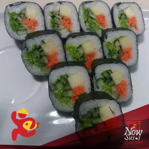 Arroz, pepino, cenoura, maça e cream cheese.

Seis unidades que combinam arroz, pepino, cenoura, maçã e cream cheese, envoltas em alga nori, trazendo uma combinação equilibrada entre frescor e cremosidade, ideal para vegetarianos.