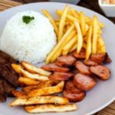 Marmita de Churrasco Misto na Chapa  Quantidade Aproximada (in natura) Contra Filé: 65g Filé de Frango: 65g Linguiça Calabresa: 65g   Acompanha Arroz: 220g Batata Frita: 100g in natura Farofa: 40g  Não Acompanha feijão      Tags.: carne bife friboi entregas rápida desconto quentinha marmita marmitex almoço refeição janta lanche promoção desconto gratis 99 rápido churrasco churrascão espetinho espeto