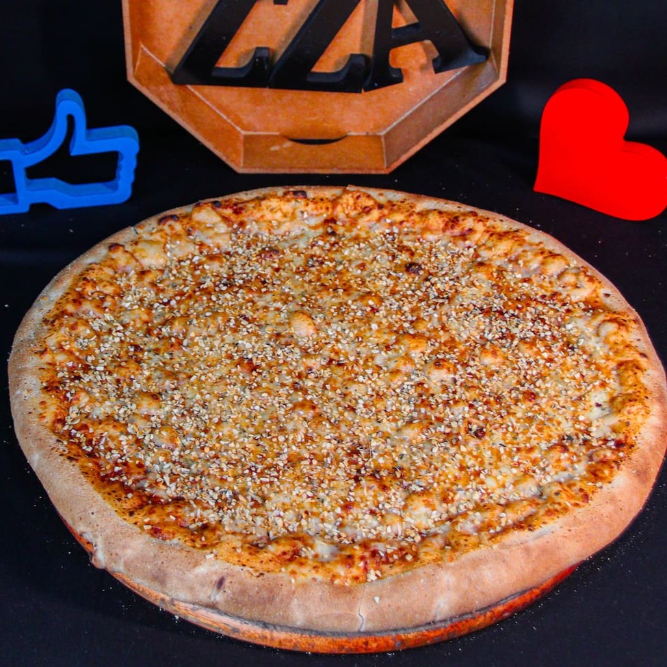 Saborosa Pizza com Molho da artesanal, mussarela, alho torrado, parmesão, gorgonzola, azeitona e orégano (SE CANCELAR O PEDIDO NA SACANAGEM, SAIBA QUE EU VOU BATER NA SUA PORTA PARA RECEBER, ESTEJA AVISADO!)