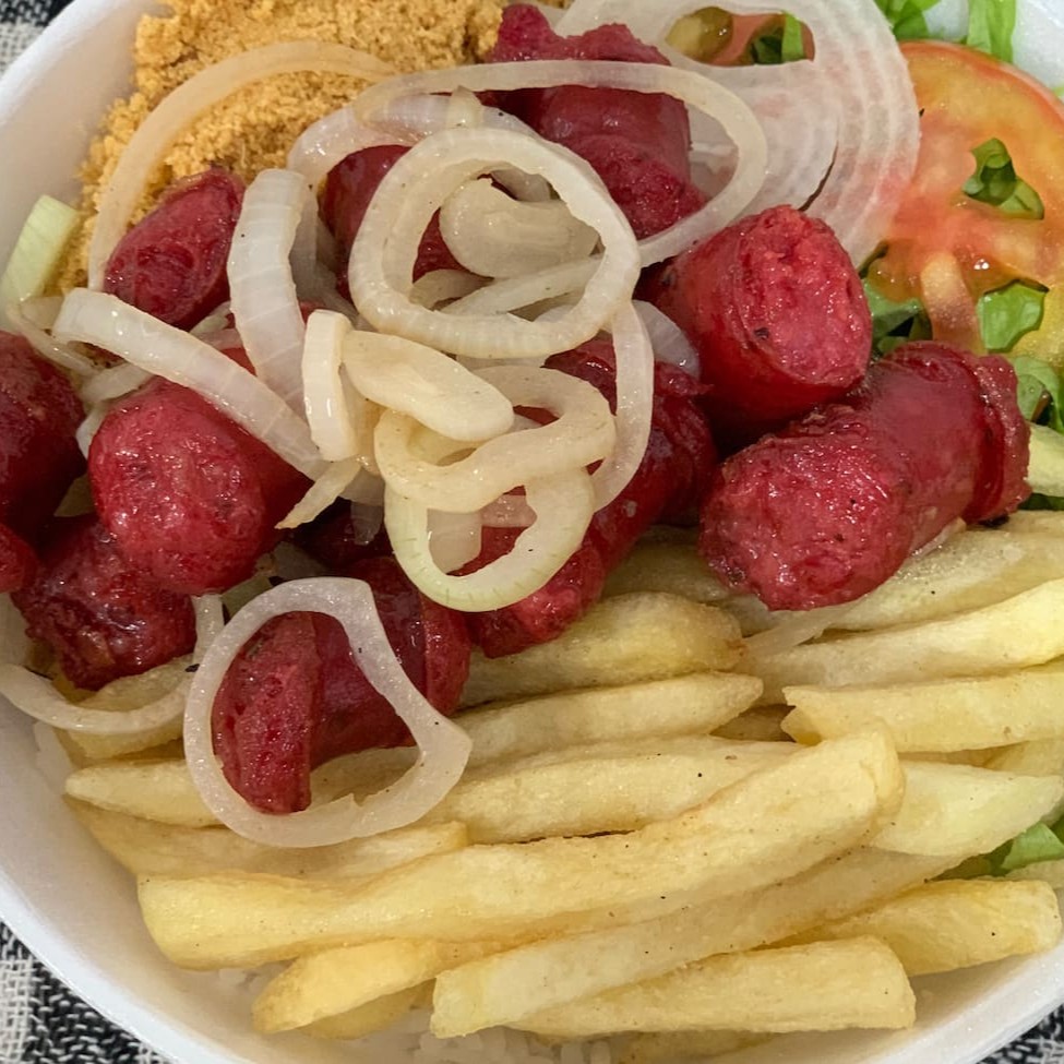 Linguiça mineira com Batata Frita,Arroz,Salada e Farofa Grande
