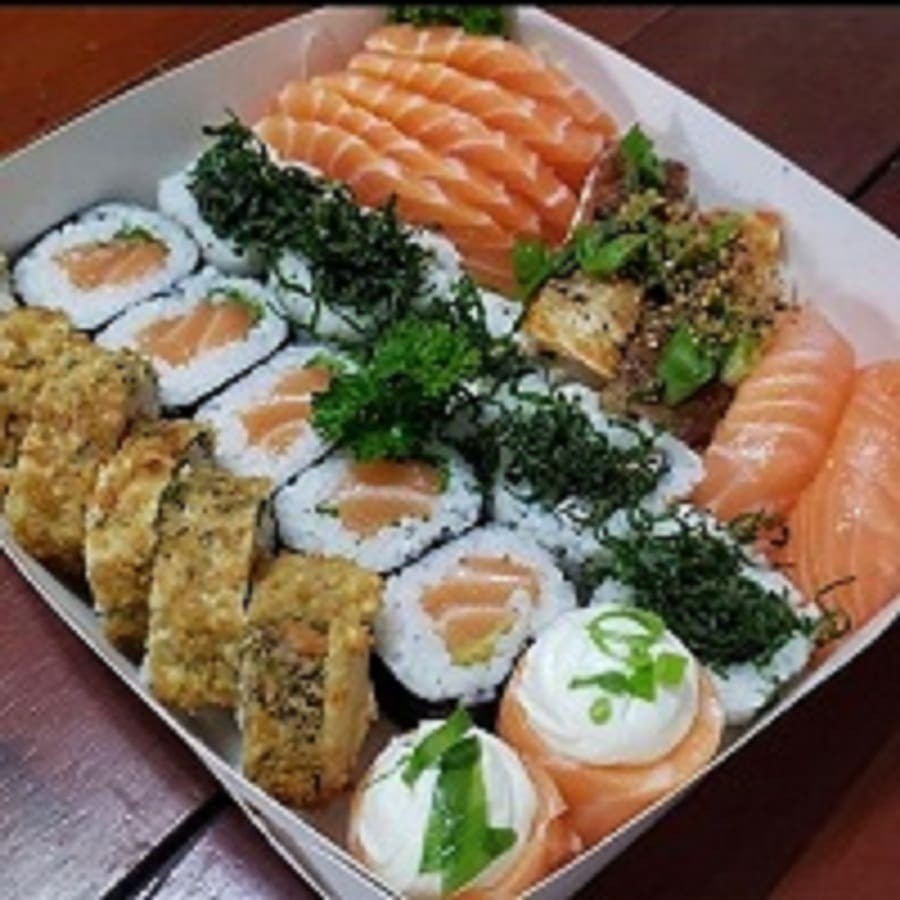 5 Sashimi de salmão, 2 Sushi de salmão maçaricado,2 Sushi skin,6 Hot filadelfia,5 Holl filadelfia,5 Uramaki Skin,2 Joy filadelfia