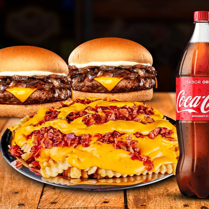 Promoção do nosso hamburguer clássico. Você vai levar dois Pac Man ( Pão, Blend 160g, Queijo Cheddar, Maionese de alho e cebola caramelizada.) mais uma batata média com cheddar cremoso e bacon e 1 coca de 1,5l.