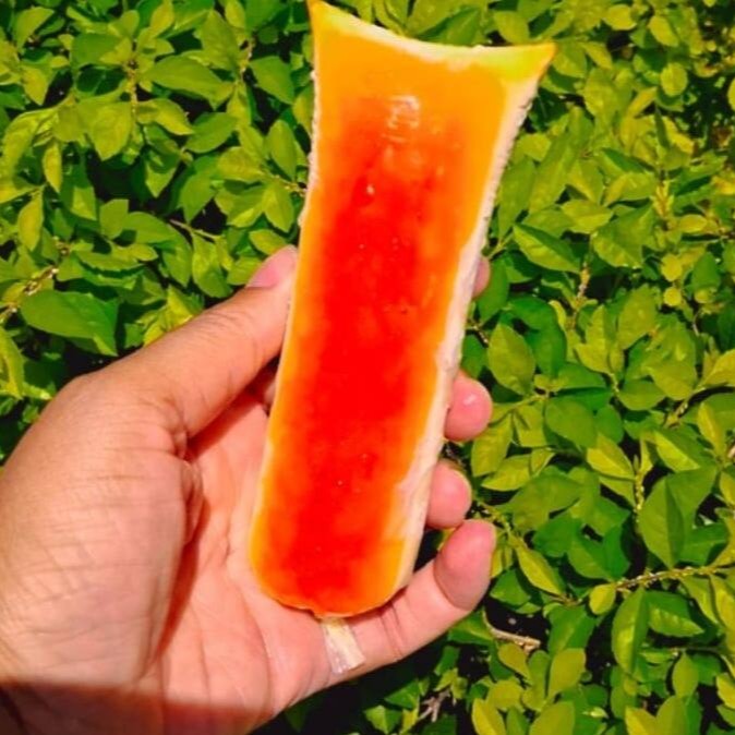O sabor clássico de sobremesa em versão refrescante! Com a cremosidade e o sabor inconfundível do pudim, esse sacolé é uma verdadeira viagem aos sabores de infância. Doce e suave que faz toda a diferença, é perfeito para quem ama uma sobremesa doce e delicada! Peça agora e se entregue a essa delícia cremosa!
