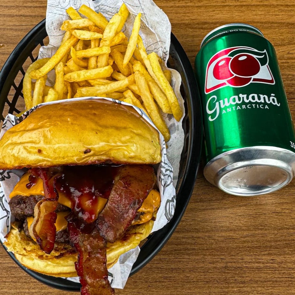 Hamburguer+fritas+refri lata 350ml