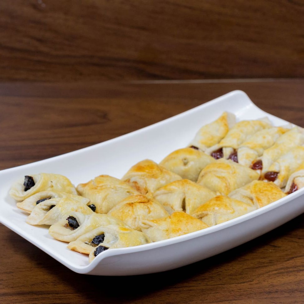 Deliciosos Mini Folhados, Embalagem c/ 25 unidades, super prático para lanche, podendo ser aquecido no forno ou na Air Fryer. Basta Aquecer!!  (Cada Embalagem com apenas 1 Sabor)