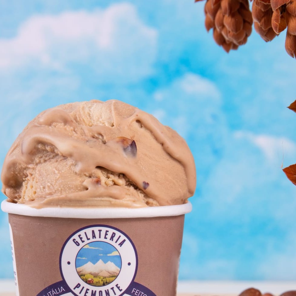Nosso sorvete italiano de Avelã Crocante é cremoso e feito com avelãs inteiras da região de Piemonte. Sem corantes, óleo de palma, conservantes e 0% de gordura trans.