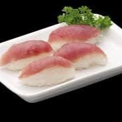 Sushi de atum.
