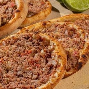 10 unidades de esfiha de carne mais 01 coca 600ml