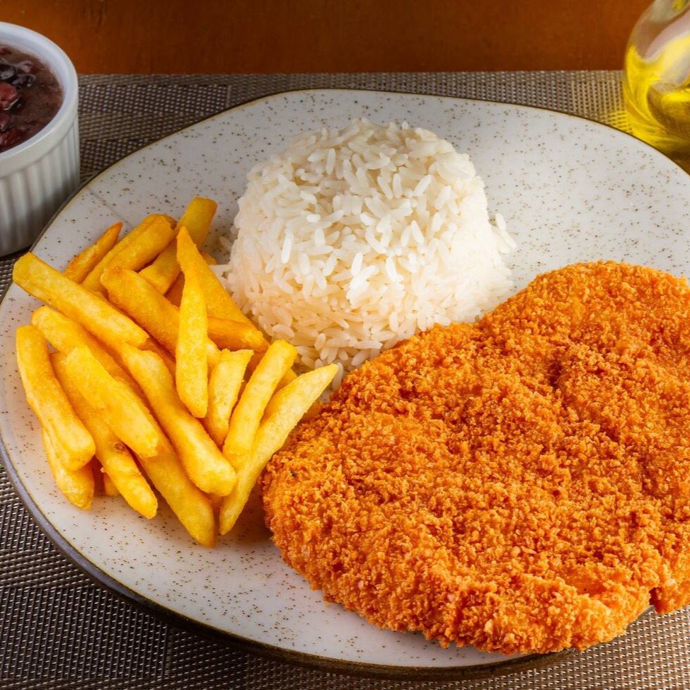 Filé Mignon na farinha panko, arroz, feijão e fritas