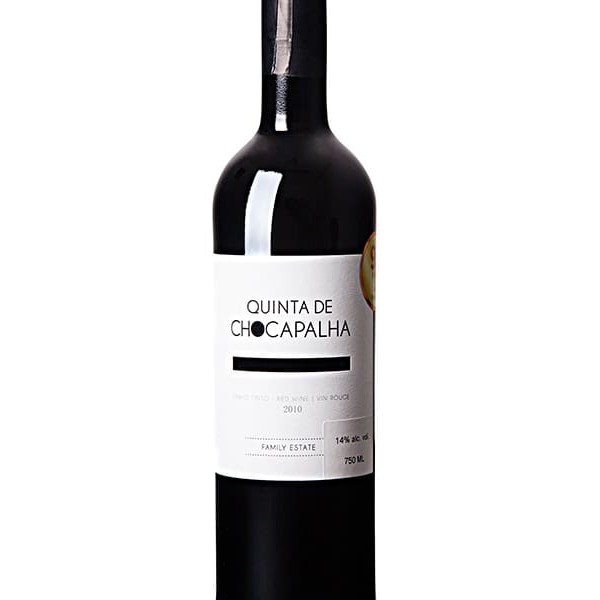 Este vinho de cor violeta possui um aroma rico, com notas de framboesa, amora e especiarias. Na boca, é fino e elegante, com taninos sedosos. Possui ainda boa acidez e longo final de prova.   Tipo: Tito País: Portugal Região: Lisboa Teor Alcoólico: 14 Enólogo: Sandra Tavares da Silva Casta: Castelão, Tinta Roriz, Touriga Franca, Touriga Nacional  Observações:  As uvas utilizadas neste vinho provêm de uma vinha com idade aproximada de 19 a 29 anos de idade. Todas passaram por desengace e maceração pré-fermentativa a baixas temperaturas.  Sua fermentação alcoólica foi feita em lagares, com temperaturas controladas, durante 9 dias. O vinho ainda estagiou por 18 meses em barricas de carvalho francês, antes de ser engarrafado.