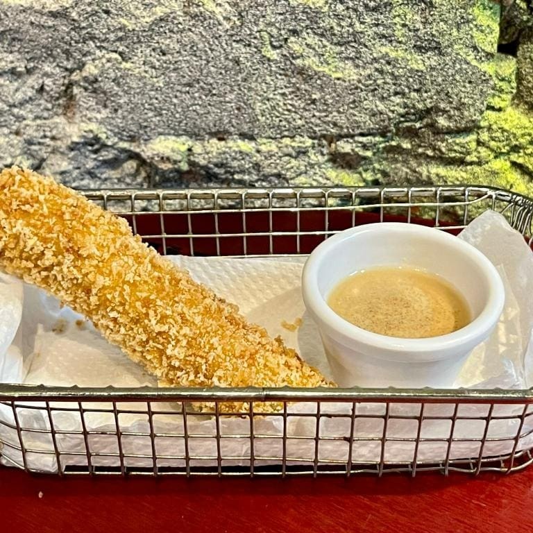 6 unidades de croquete + molho da casa.