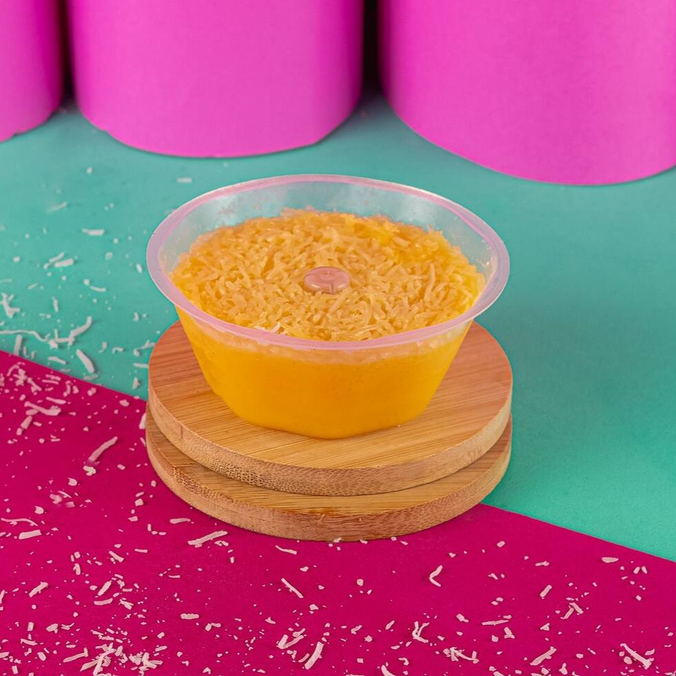 Delicioso doce tradicional a base de gema e coco ralado.