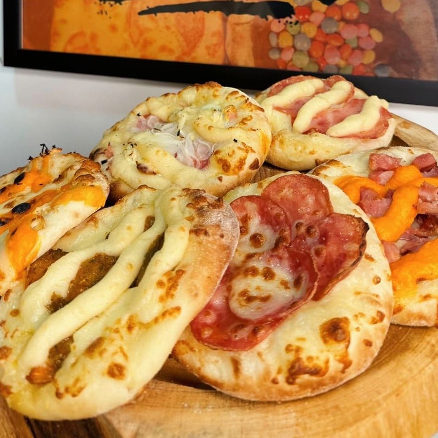 São 3 deliciosas Big esfihas à sua escolha. Tamanho 20 cm. + 1 Guaraná Antárctica de 1,5 litro.