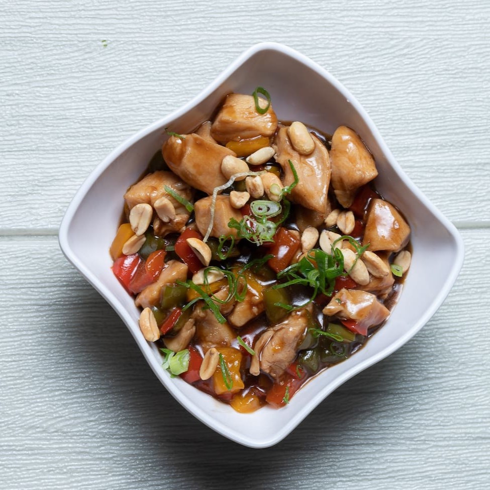 Fatias de lombo suíno com o tradicional molho xadrez.  Peso: (Aproximadamente 250g)