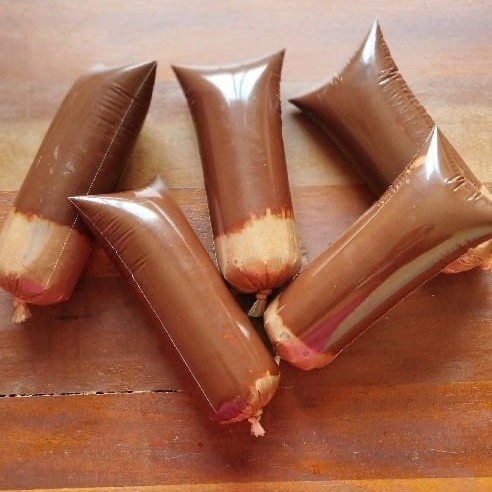 Feito com cremoso sorvete e casquinha de chocolate com avelã, ele é finalizado com um toque irresistível de crocante de amendoim, trazendo textura e sabor que lembram o famoso bombom.  Gelado, sofisticado e simplesmente impossível de resistir!