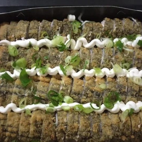 Alga arroz cream chesse salmom cebolinha empanado e frito