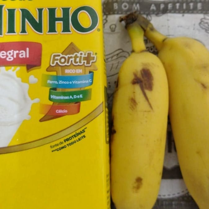 Banana prata,leite e aveia,no copo de 770 ml