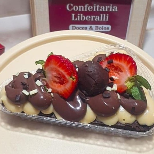 Nosso brownie chega agora nesse novo formato: Fatia! Uma delícia que você precisa experimentar e tem que experimentar cada um dos seus sabores maravilhosos! Escolha o seu!