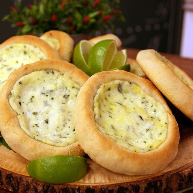 10 unidades de esfihas de queijo fresco