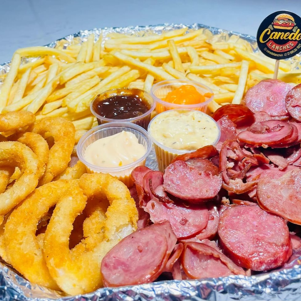 Batata 7mm Mccain - 500g Aneis de Cebola - 10 Un. Calabresa - 200 gr. 4 Molhos - ketchup, bily jack, chedar e maionese temperada.