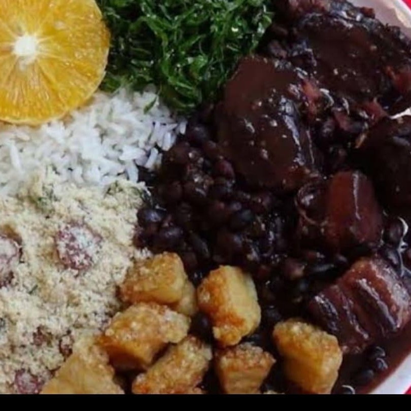 Feijão arroz farofa couve laranja