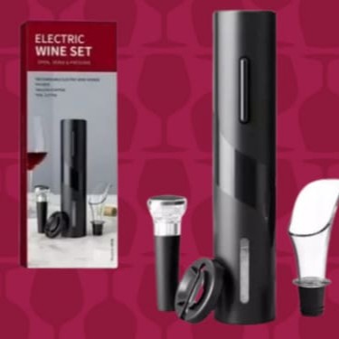 Nesse Kit, além de um abridor de vinhos automatizado, você ainda leva:  - Um cortador de lacre - Uma tampa que remove o ar de garradas abertas para maior longevidade de guarda após abertura - Um Derramador para impedir respingos e ajudar com o fluxo de saída do vinho