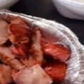 Acompanha: Churrasco, arroz Carreteiro, Farofa e Fritas