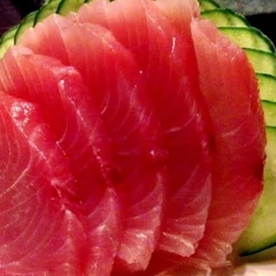 Fatias finas de atum