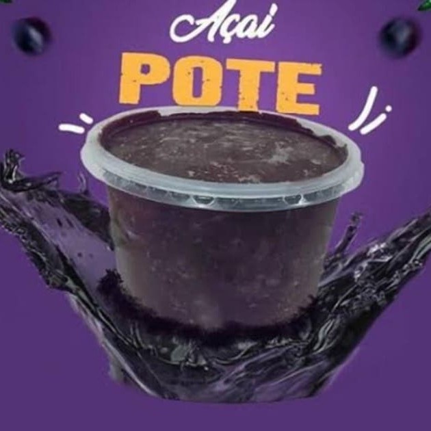 Açaí cremoso batido com fruta.