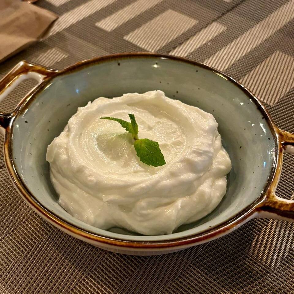 Acompanha 1 fatia de pão árabe