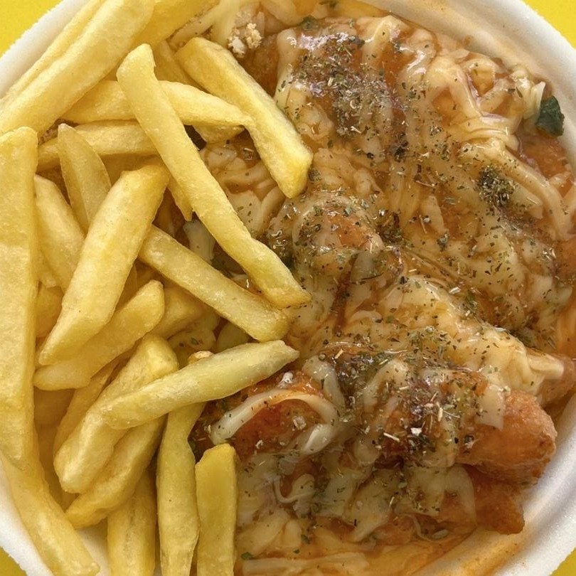 Marmita Acompanha: Arroz Branco, Feijão, Batata Frita, Farofa, e à parmegiana. Serve Uma Pessoa.