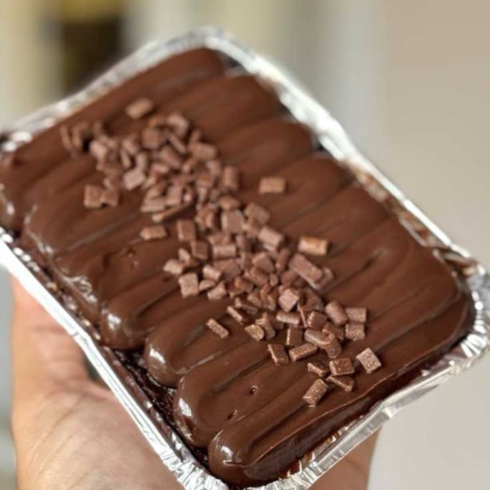 Uma base deliciosa de Brownie com cobertura de brigadeiro gourmet e finalizado com granulé Melken. Peso médio: 220g.  promoção , cupom , oferta , morango , sobremesa , red velvet , banoffe , pudim , doce de leite , Dia dos namorados , festa junina , bolo gelado , Ninho , trufado , cone , café , frete grátis , presente , coxinha , gostoso , preço baixo , combo , promo , Doces , bolos , brigadeiro , docinhos , bolo vulcão , aniversario , coco , bolo de pote , gelado , chocolate , Pipoca gourmet , biscoito amanteigado, empada , frango , pistache , frutas vermelhas , geleia , coca , refri , combo , salgado , mousse , entrega rápida , grátis , 0800 , desconto , almoço barato , Nutella , brownie recheado , lanche barato , afogadinho , empada , cookies , cookie recheado , cookie americano , fatia recheada