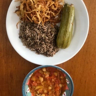 Escolher 3 Itens 2 Porçoes  1 Acompanhamento  + Coca cola lata de 350 ml