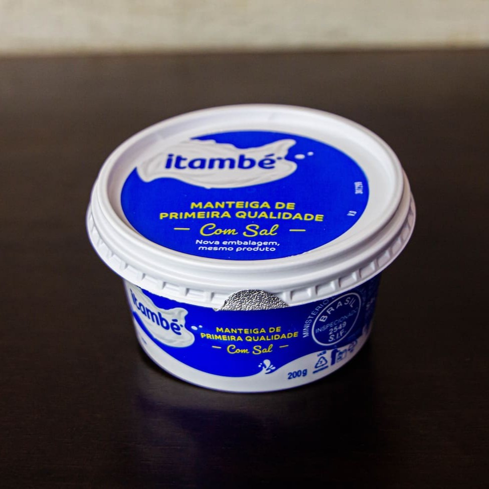 Manteigas em 3 diferentes marcas: Itambé, Brasil e Vitória