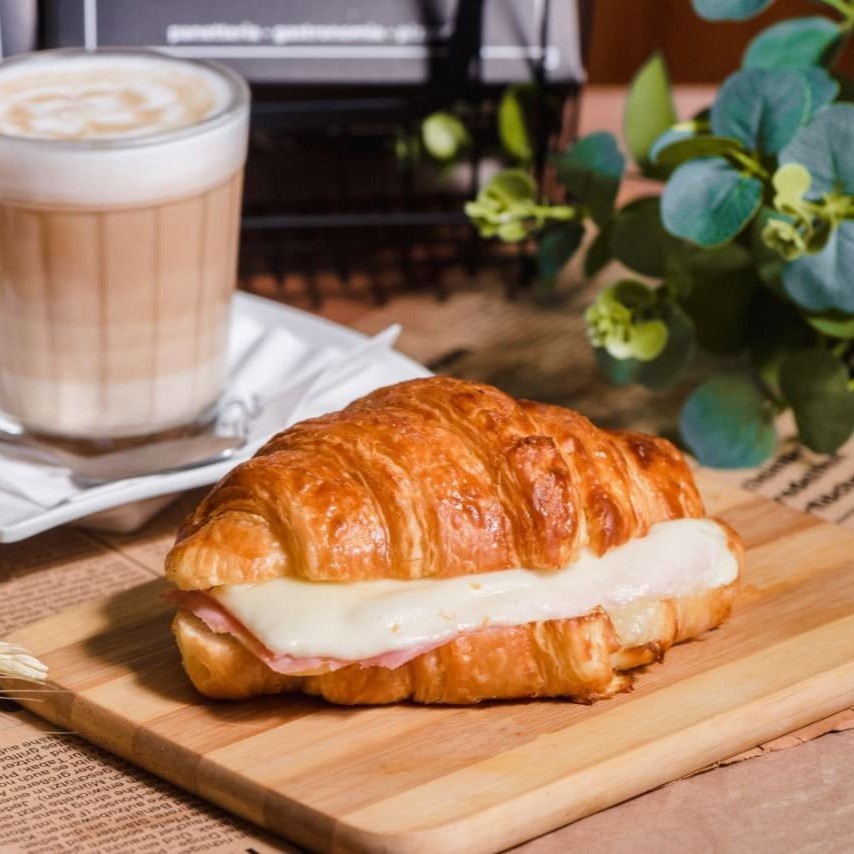 Presunto, queijo curado e canastra.